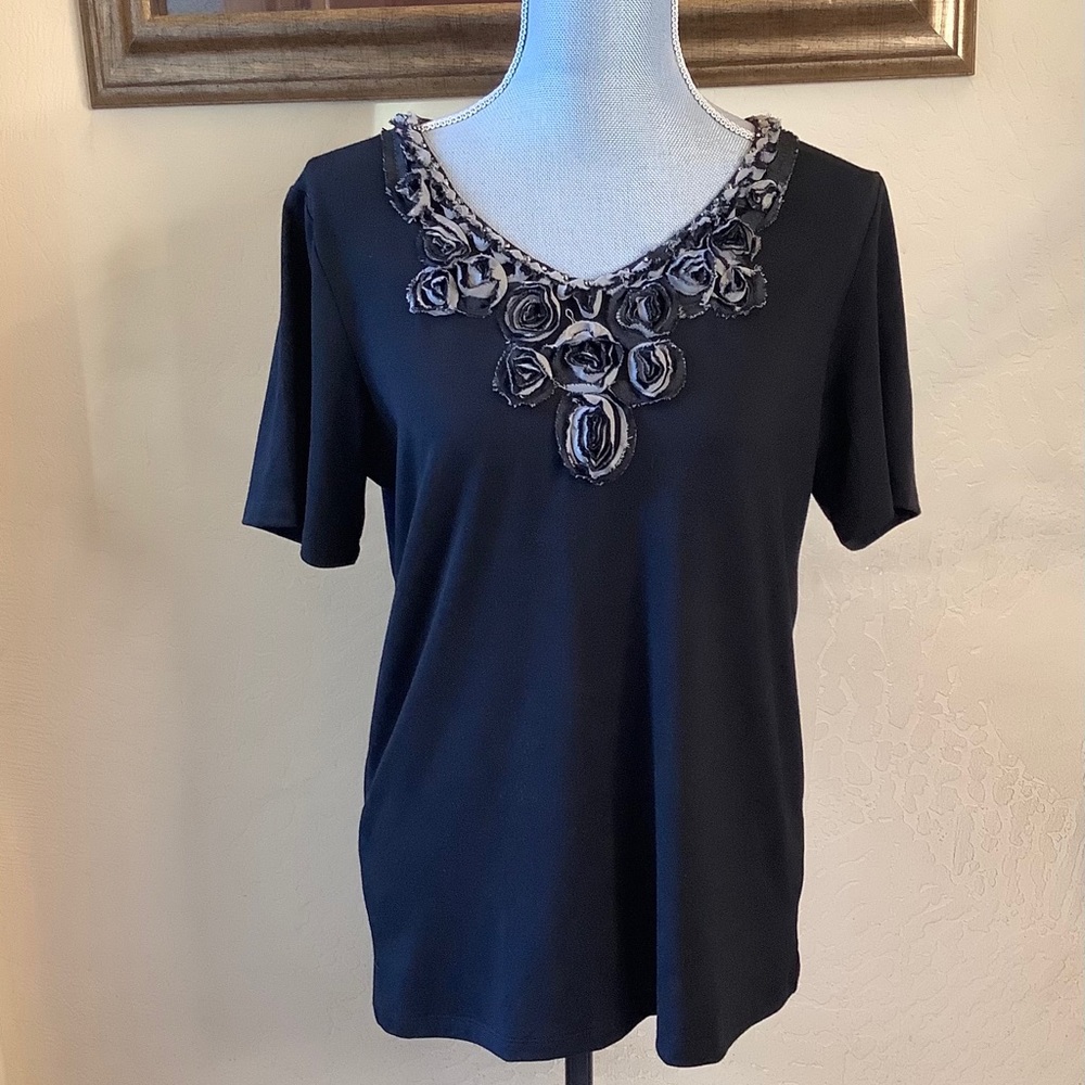 COLOUR WORKS BLACK T-Shirt With Rose Rosette